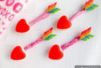 Sweet Simple Cupid Arrows Valentines Day Dessert