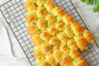 Festive Pull-Apart Christmas Tree