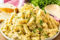 Creamy Crockpot Garlic Parmesan Chicken Pasta