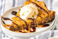 Ultimate Slow Cooker Chocolate Chip Cookie