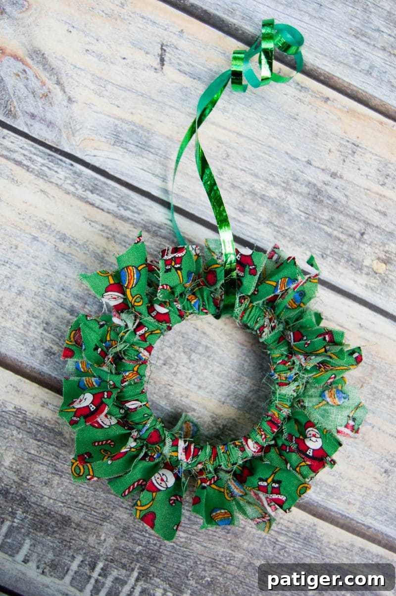 Mason canning jar lid Christmas wreath ornaments are great for giving your tree that homemade rustic feel, and can be customized with any color fabric.