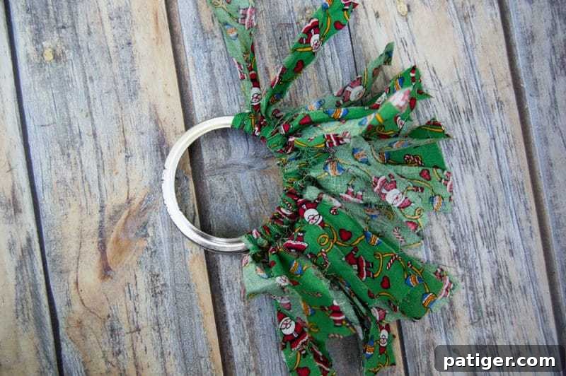 Mason canning jar lid Christmas wreath ornaments are great for giving your tree that homemade rustic feel, and can be customized with any color fabric.