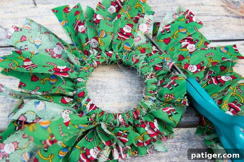 Mason canning jar lid Christmas wreath ornaments are great for giving your tree that homemade rustic feel, and can be customized with any color fabric.