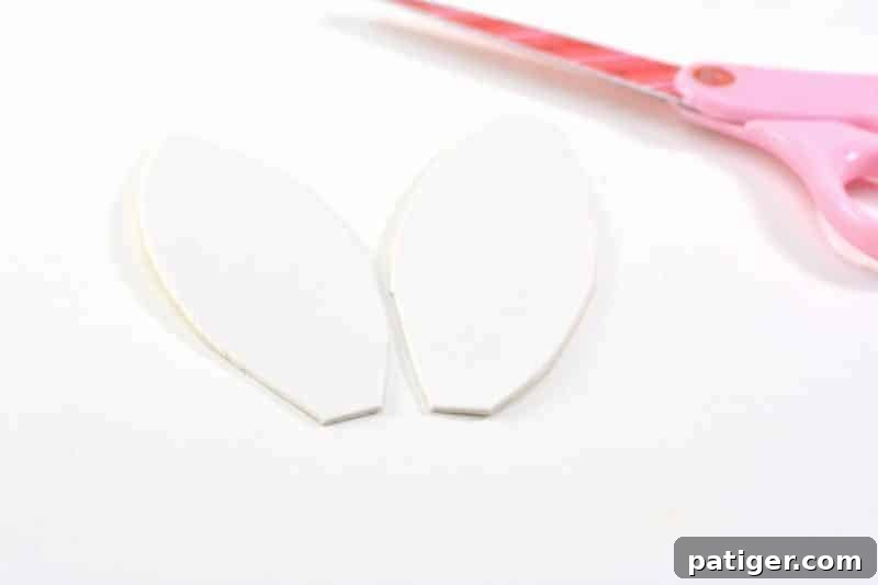 Hoppy Easter Headband Craft 4 Get in the Easter spirit with this easy no sew DIY Bunny Ears Headband. This easy bunny headband craft is perfect for boys and girls alike, as the flower can be left out or replaced with a little top hat!