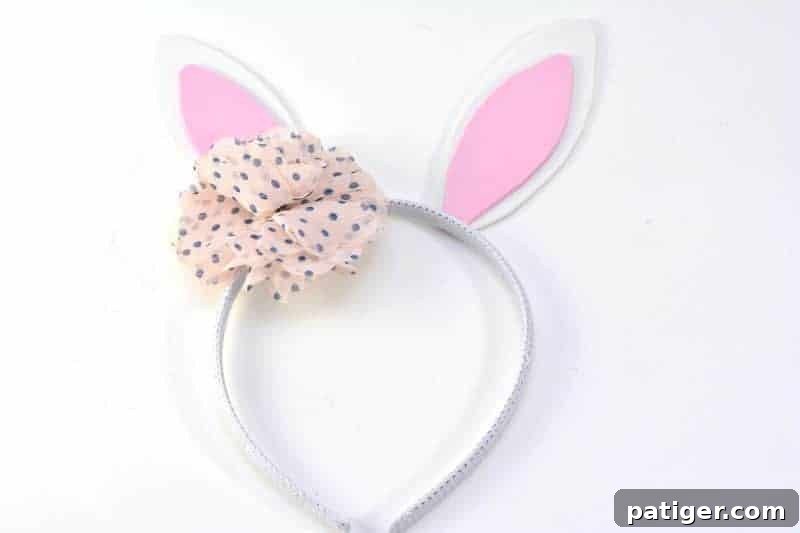 Hoppy Easter Headband Craft 8 Get in the Easter spirit with this easy no sew DIY Bunny Ears Headband. This easy bunny headband craft is perfect for boys and girls alike, as the flower can be left out or replaced with a little top hat!
