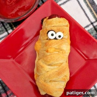 Mummy hot dogs are a fun #Halloween dinner, perfect after a busy night of trick-or-treating. Plus, they are ridiculously easy to make using crescent rolls. #HalloweenRecipes