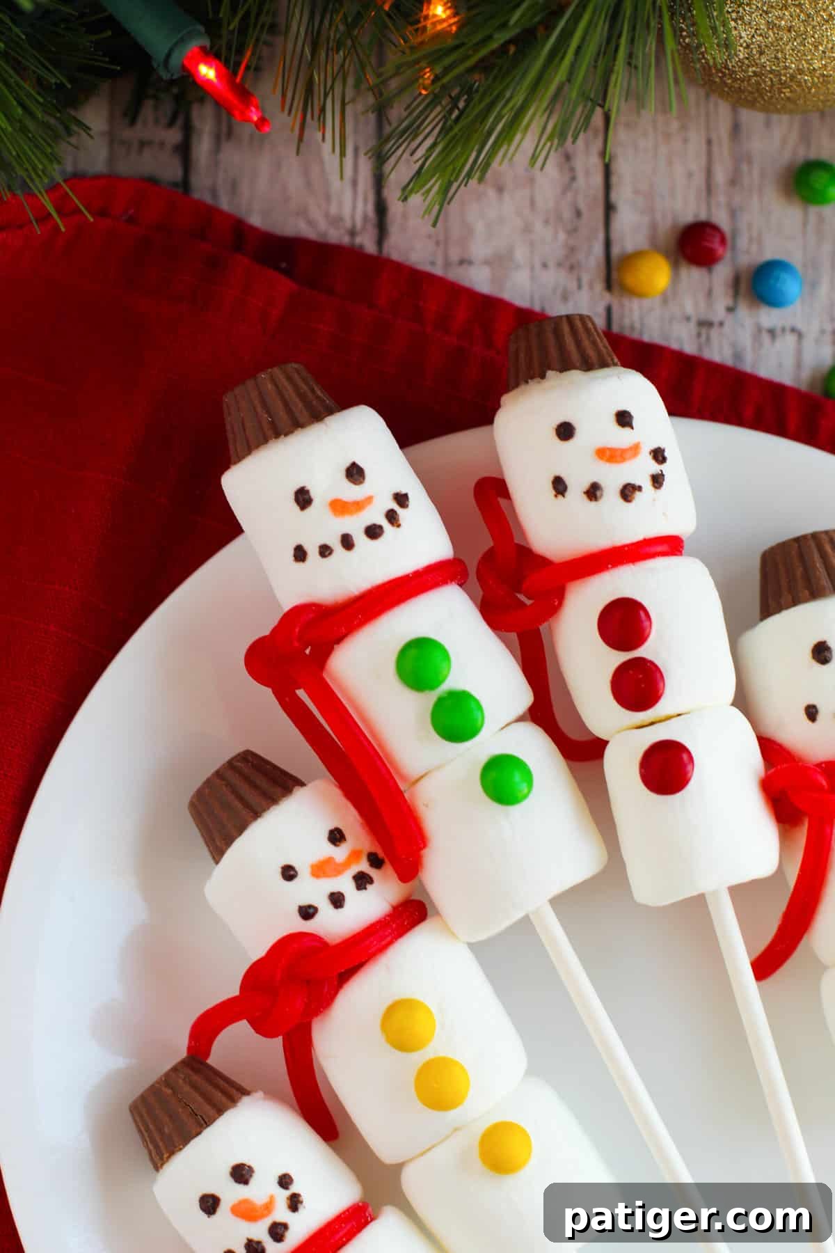 Delightful marshmallow snowman pops on sticks, ready for holiday gifting and treats.